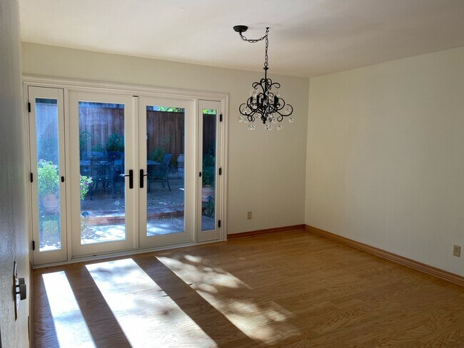 Building Photo - 1431 Whitehall Pl