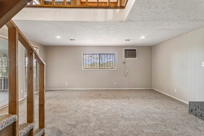 Building Photo - 6602 Indian Lake Dr