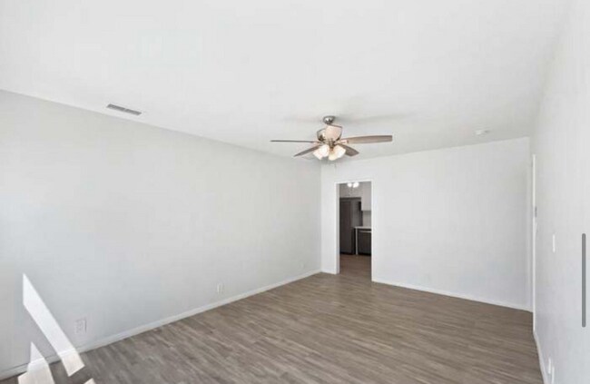 Building Photo - 5728 Hazelbrook Ave