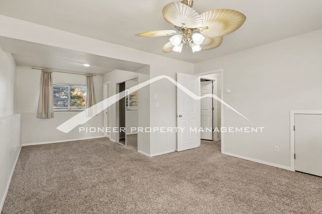 Building Photo - Huge Yard, Great Views, Perfect Location. ...