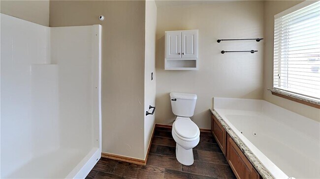 Building Photo - 1420 SE 15th St