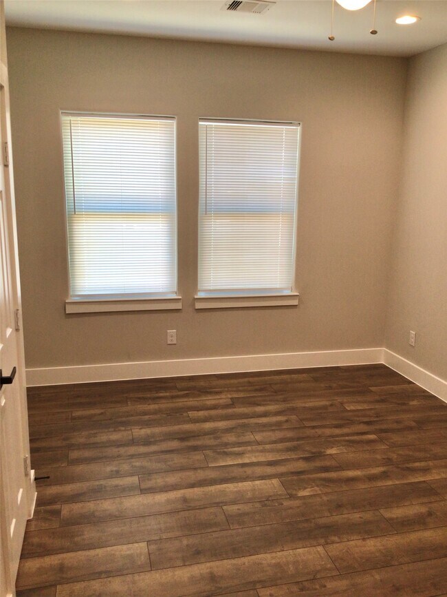 Building Photo - 2109 Marnel Rd