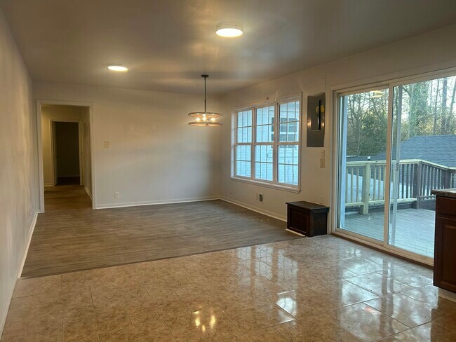 Building Photo - 1011 Ave Of Pines