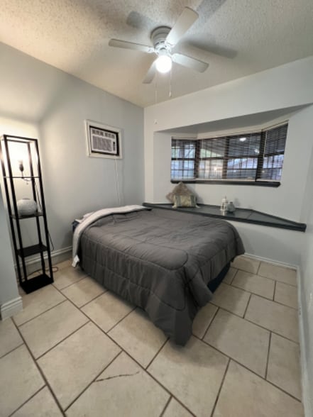 Building Photo - 7418 Meadow Cliff St