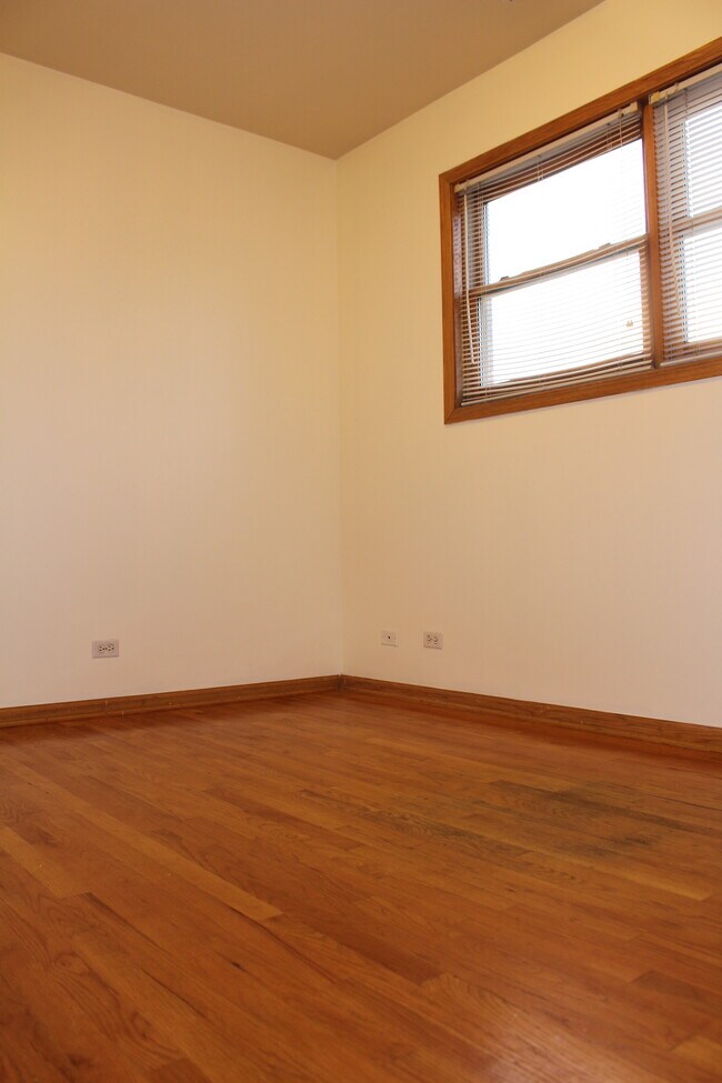 Building Photo - 2451 W Taylor St