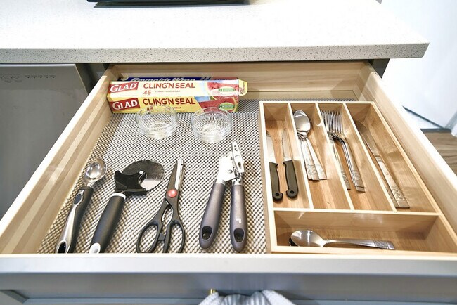 Building Photo - 964 SW Ferry St