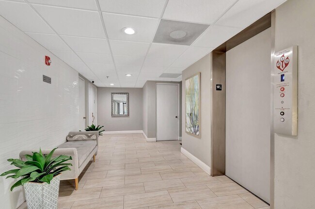 Building Photo - 8200 Lakeshore Dr