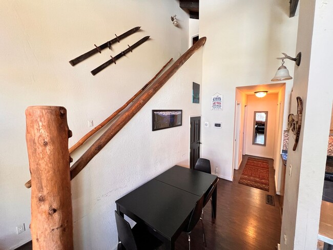 Building Photo - Fully Furnished Rental