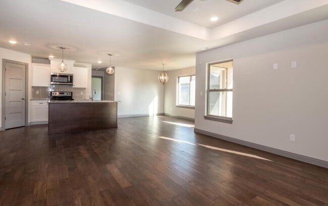 Building Photo - 5614 Bower Ln