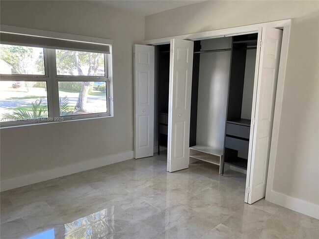 Building Photo - 6090 SW 63rd Ave