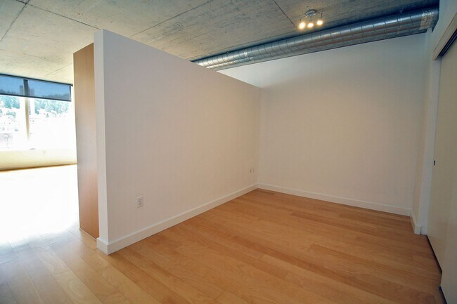 Building Photo - Chic, Urban 1 Bedroom Loft Style Condo at ...