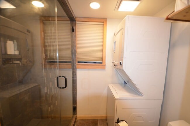 Building Photo - Dogs negotiable! Gondola and Main Street steps from your front door! Steam Shower!
