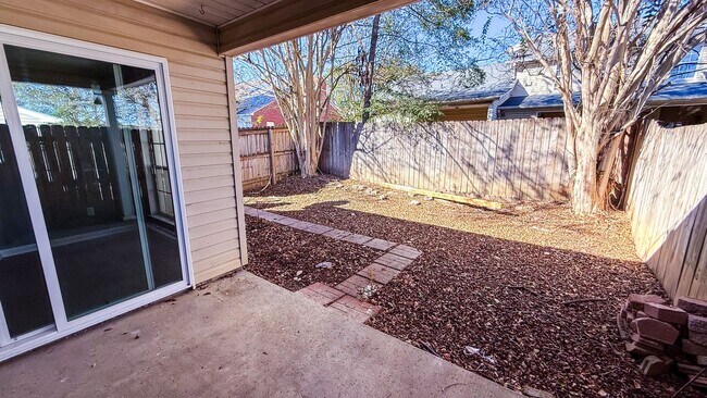 Building Photo - Newly Renovated 2 Bedroom, 2 Bathroom Home