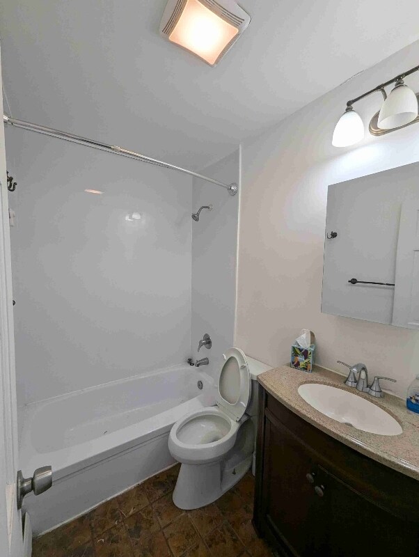 Building Photo - 3 Colonial Rd