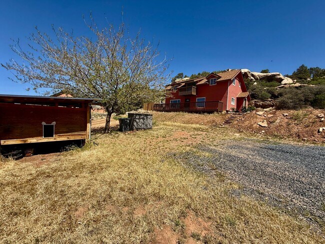 Building Photo - 4-BR Home with Horse Privileges in Apple Valley