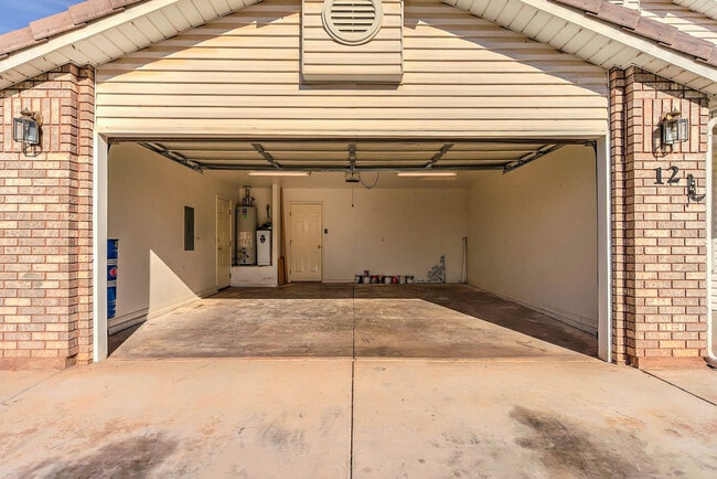 Building Photo - Beautiful Home in Green Valley