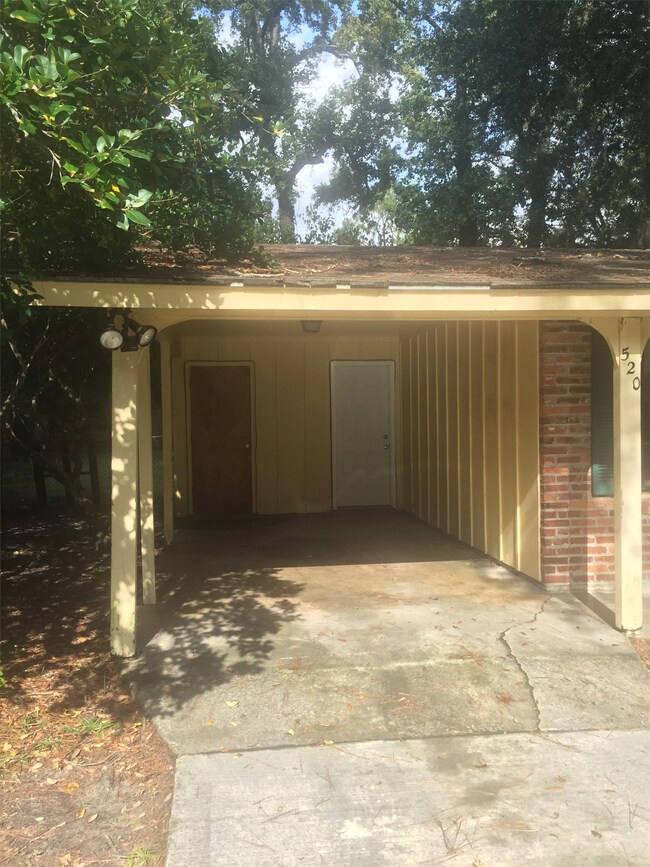 Building Photo - 520 Mimosa Pl