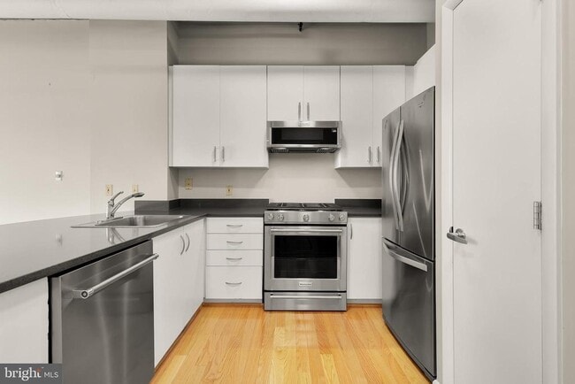 Building Photo - 1300 N St NW