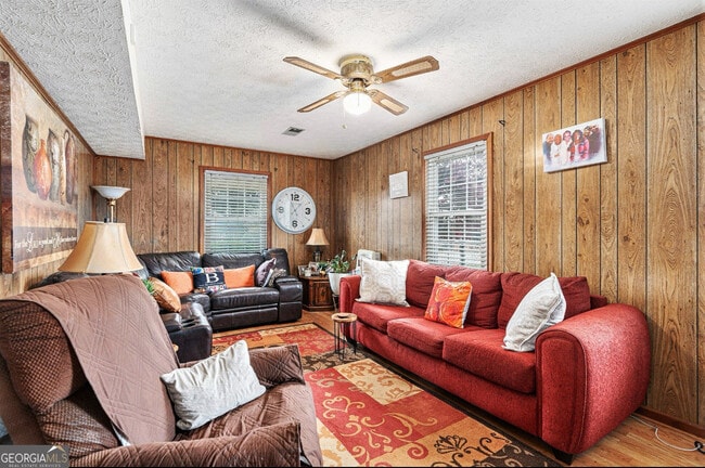 Building Photo - 1913 Amberwood Ct