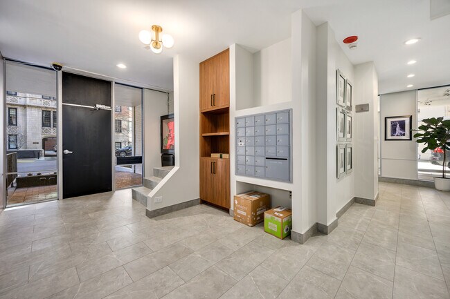 Building Photo - 227 E Walton Pl