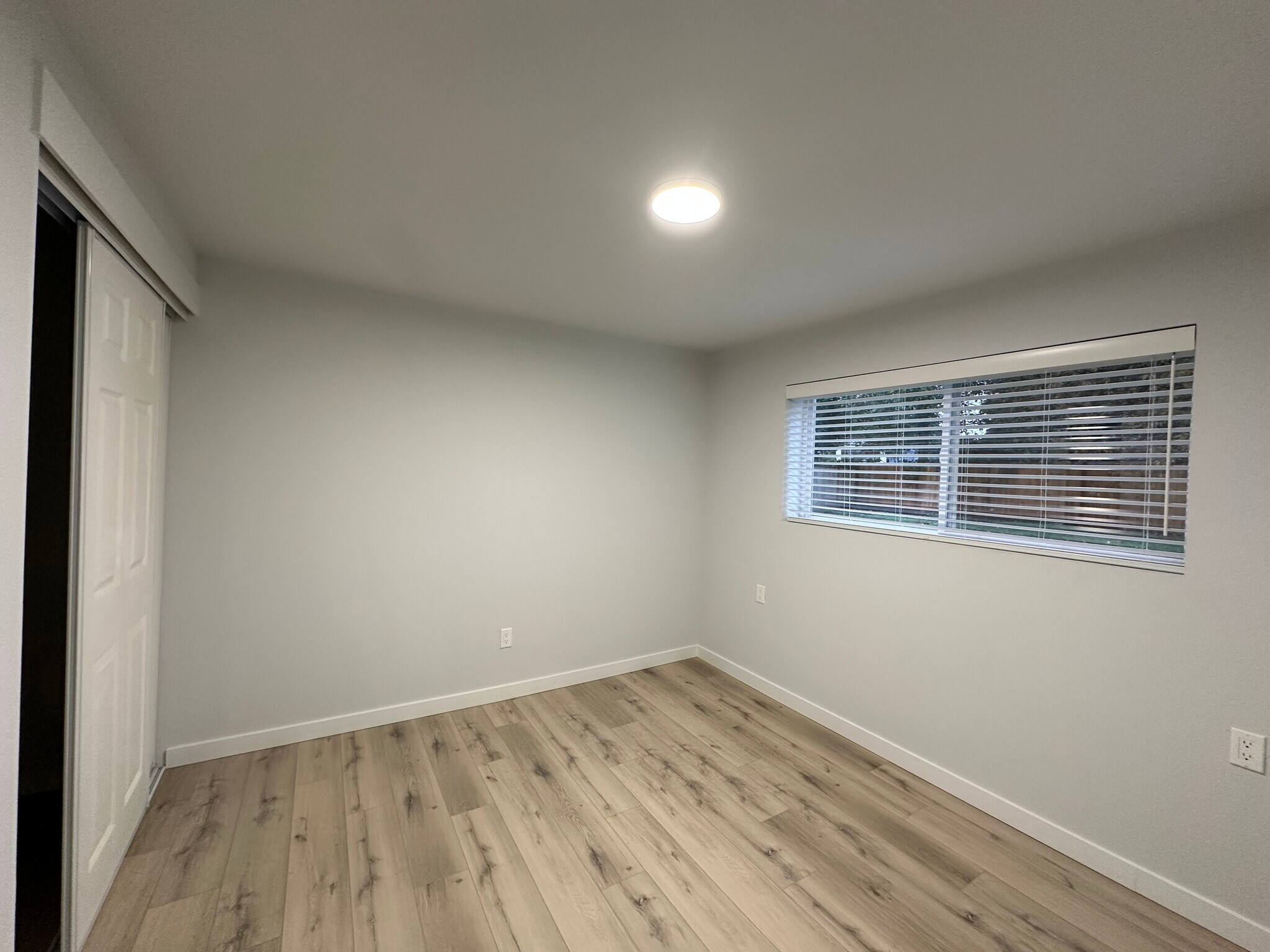 Building Photo - 20914 3rd Ave W