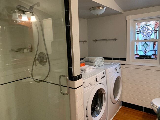 Building Photo - Downtown Auburn Charmer