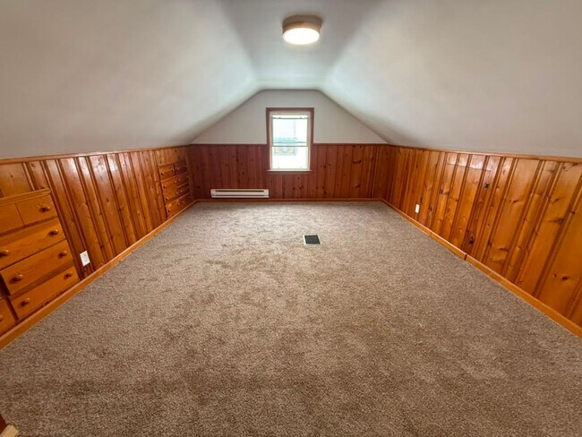 Building Photo - 3-BED, 1 BATH BEAUTIFUL SINGLE- FAMILY HOME IN MAPLE HEIGHTS!