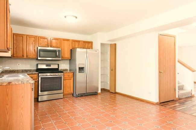 Building Photo - 2197 N Sedgefield Ct