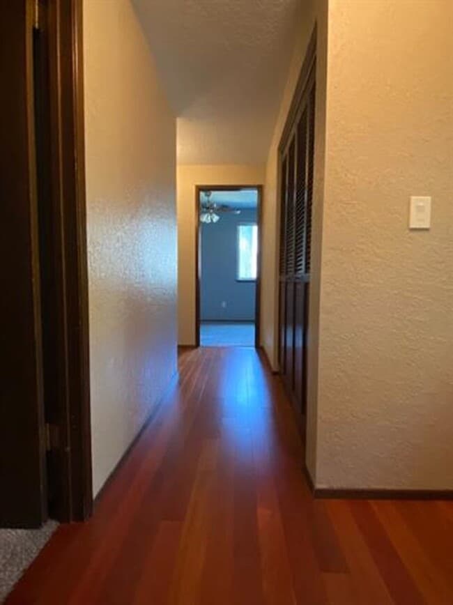 Building Photo - 823 SW Castilian Dr