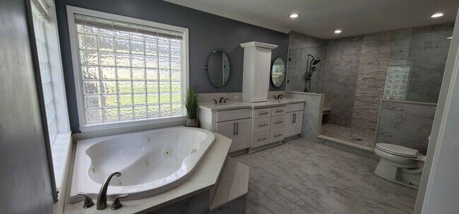 Building Photo - 105 Mable St