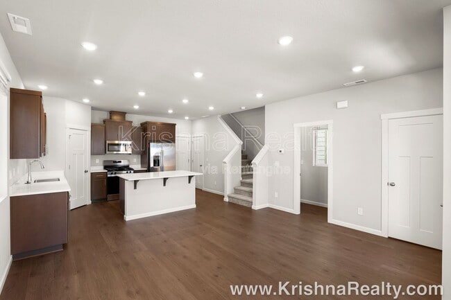 Building Photo - 3513 SE Salal Ln