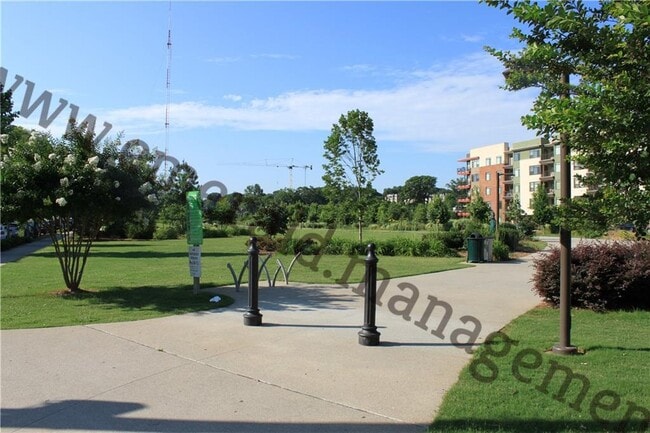 Building Photo - 640 Glen Iris Dr NE