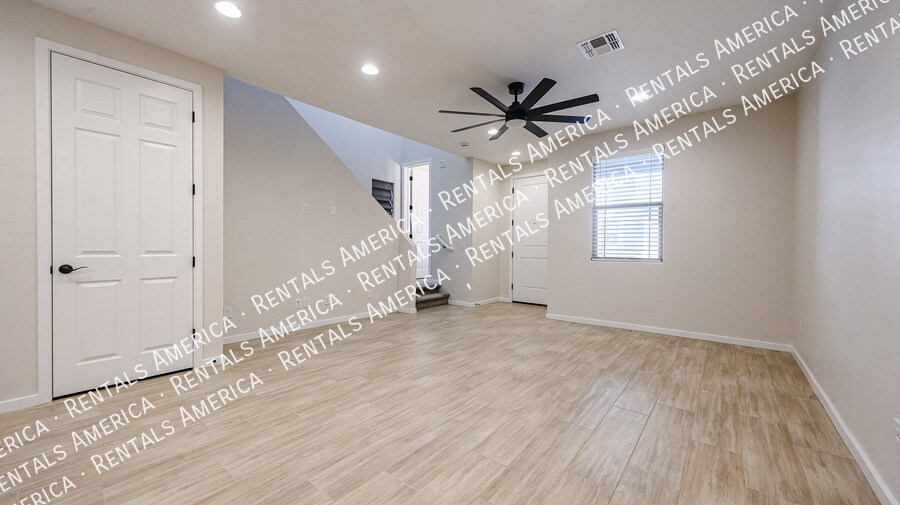 Building Photo - 2858 N Evergreen St