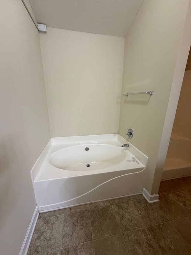 Building Photo - Elon / Townhome