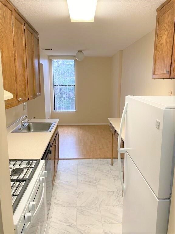 Building Photo - 32 Shrewsbury Green Dr