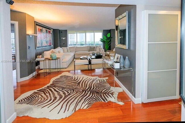 Building Photo - 3600 Mystic Pointe Dr