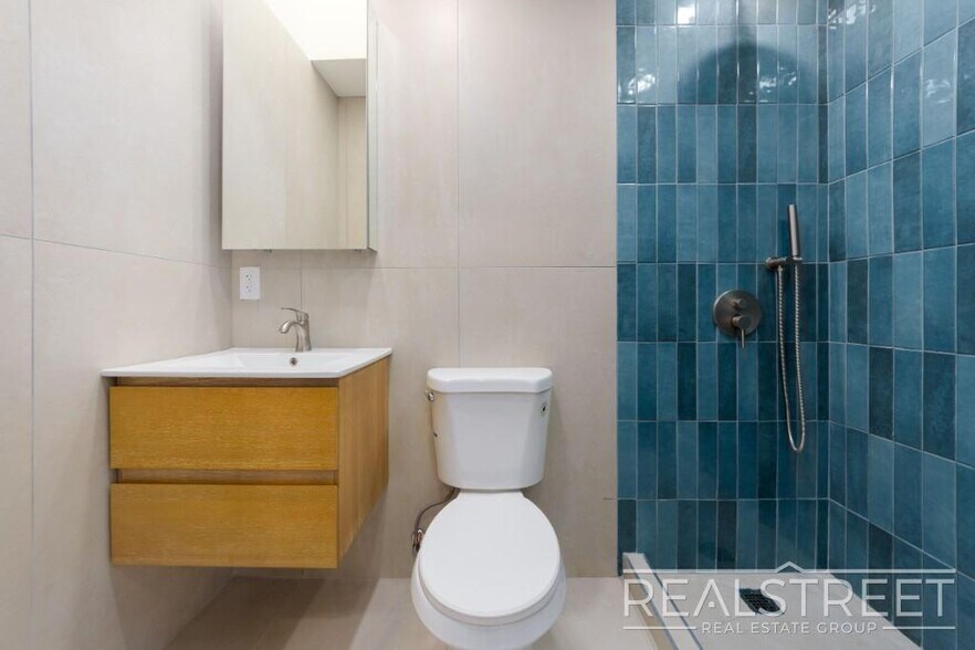 Building Photo - Spacious 2-Bedroom, 2-Bath Apartment in Bed-Stuy with Modern Amenities