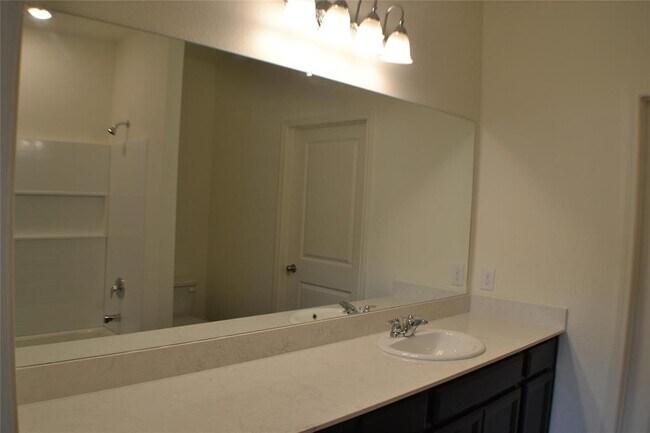 Building Photo - 824 Cedar Elm Dr