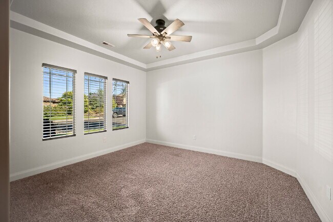 Building Photo - "Spacious 5-Bed Oasis with 3 Baths in Washington, UT – 3,171 Sq Ft of Comfort!"