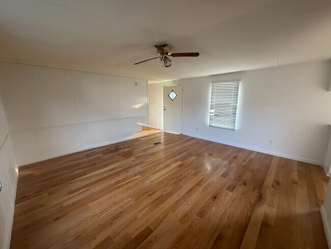 Building Photo - FOR RENT IN BREAUX BRIDGE!