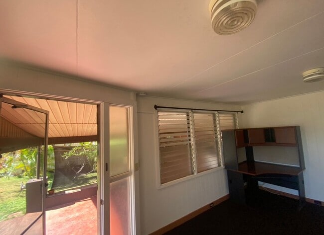 Building Photo - Hanapepe 3 bed 1.5 bath