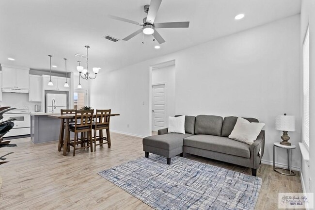 Building Photo - 422 Arroyo Ln