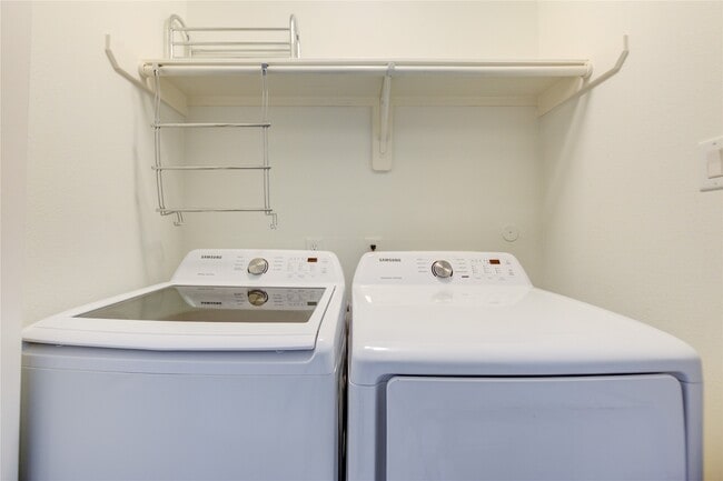 Building Photo - 2206 Naomi St