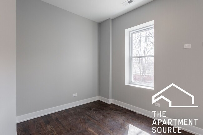 Building Photo - 3135 N Oakley Ave