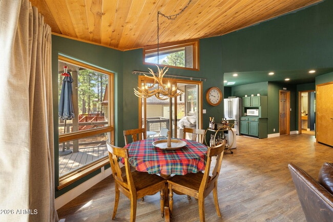 Building Photo - 2145 William Palmer