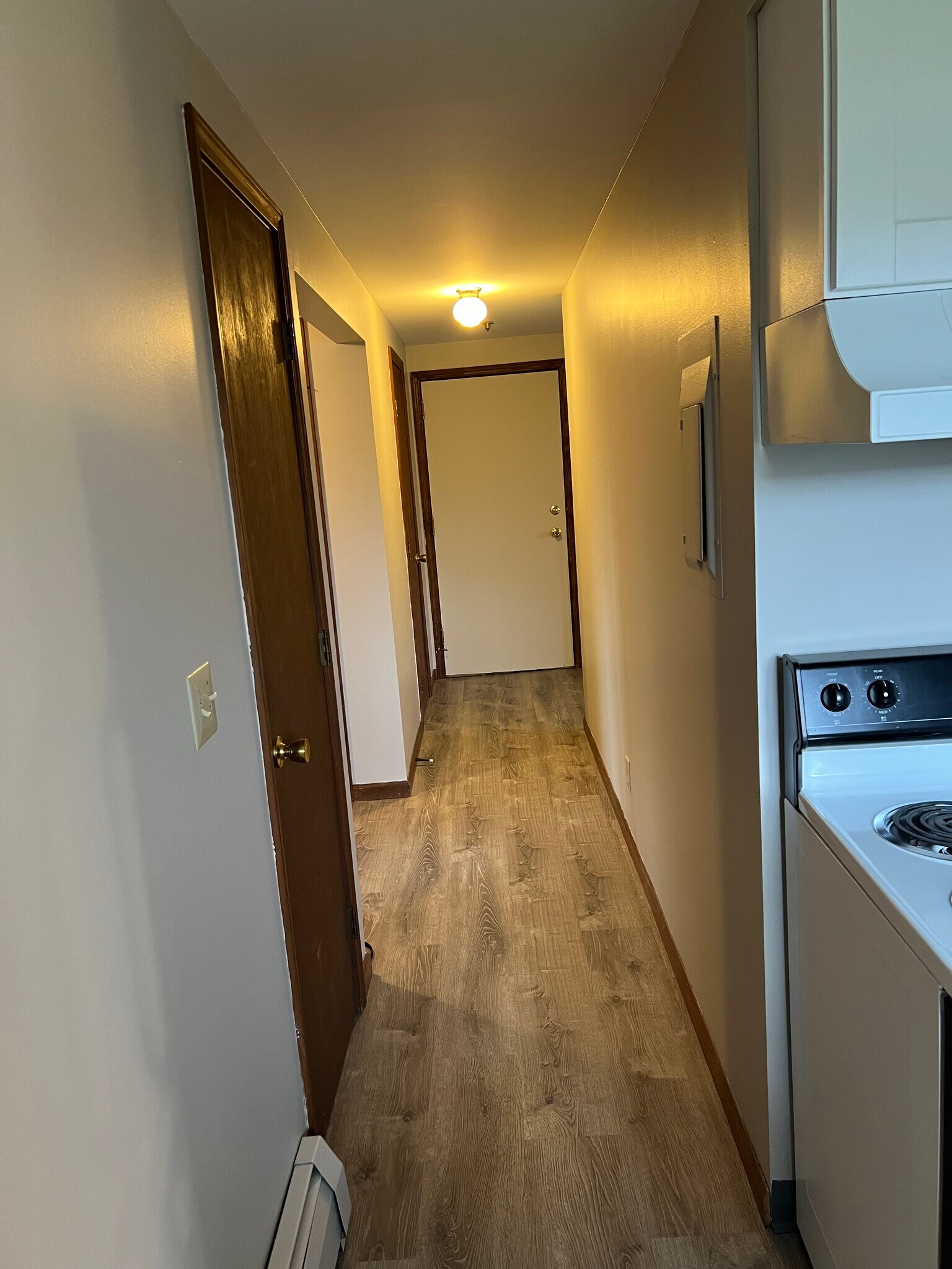 Hallway looking from the kitchen. - 3890 Ridge Lea Rd