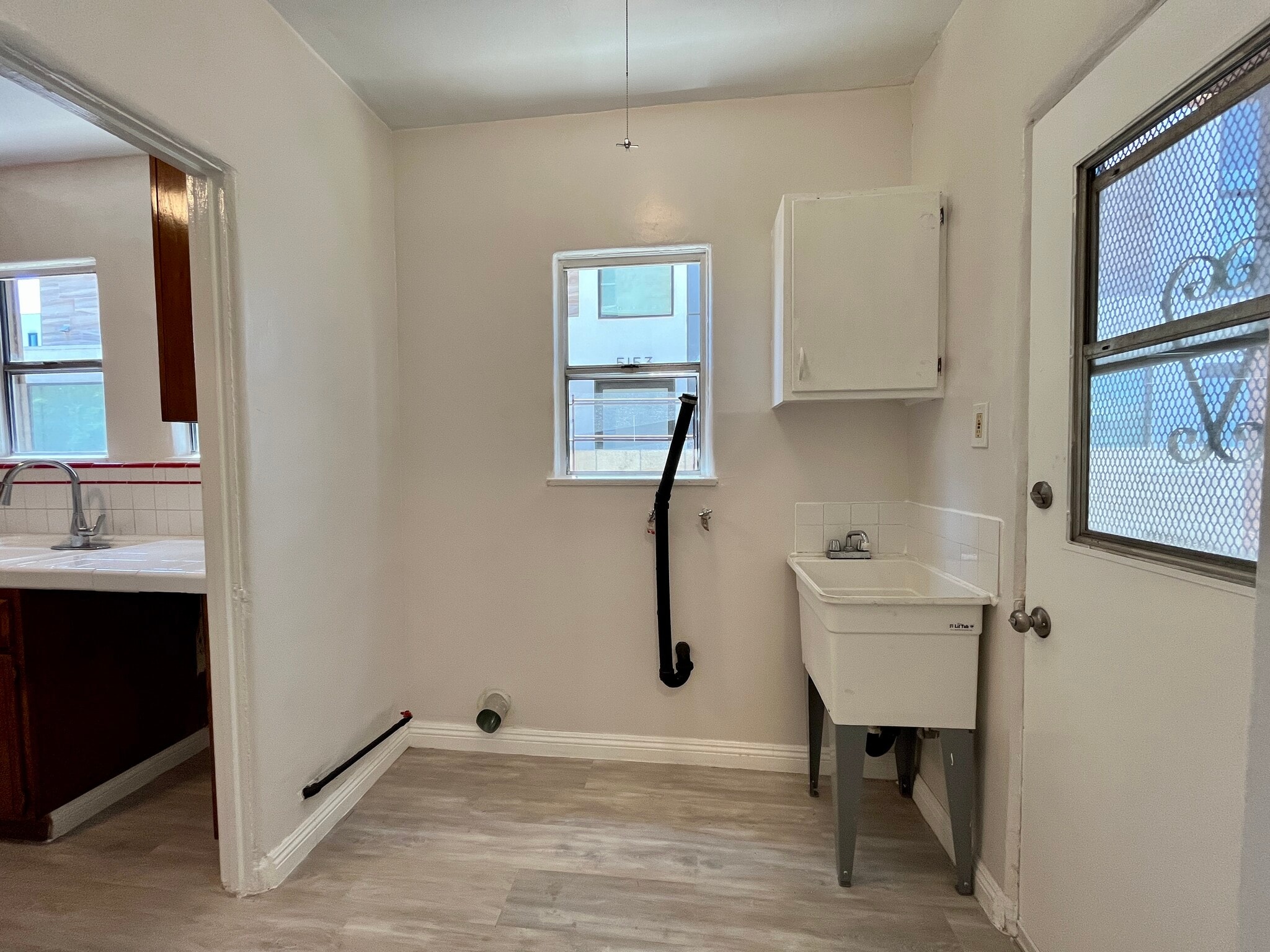 Laundry room wiht hookups - 1807 S Redondo Blvd