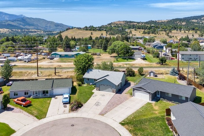 Building Photo - Single Family Home in LOLO, 4 bed / 3 bath...