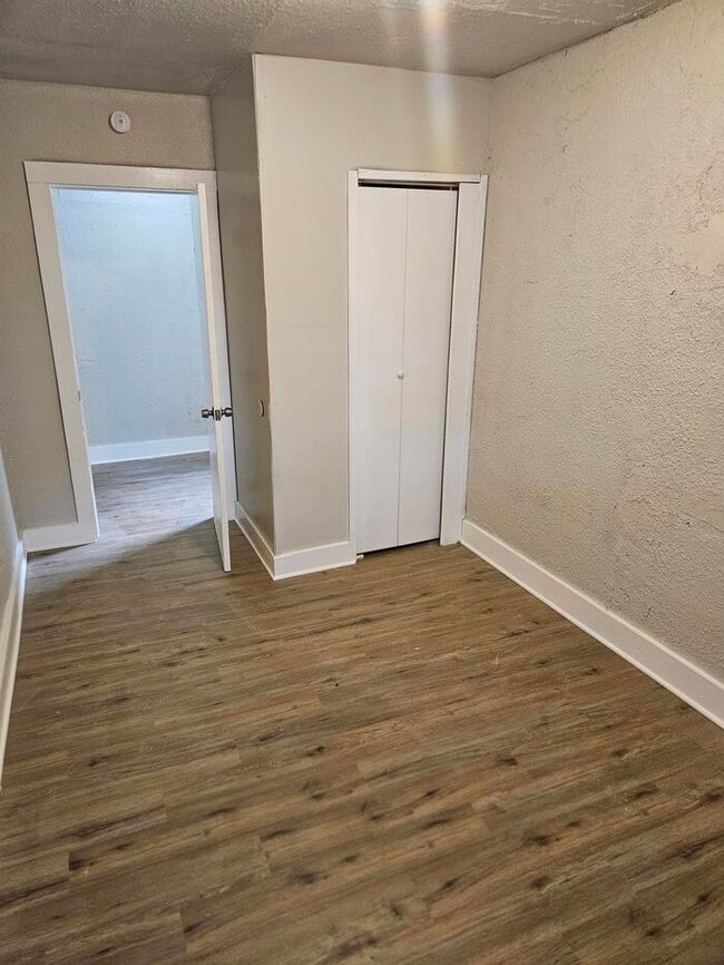 Building Photo - Property available 9/1/25