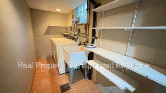 Building Photo - 806 N Margaretta St